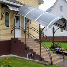 Навес над крыльцом частного дома №13 в Бресте Навес над крыльцом частного дома №13