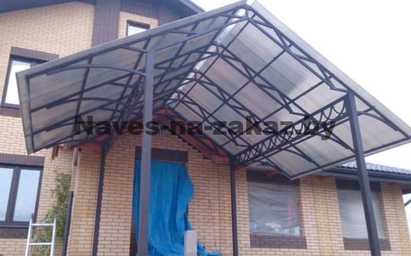 Двухскатный навес над входом 3м на 3м в Бресте Двухскатный навес над входом 3м на 3м