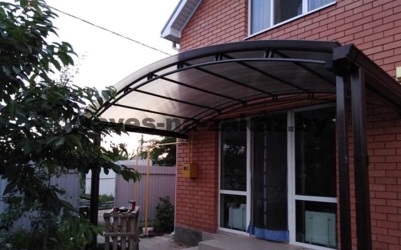 Навес над крыльцом из поликарбоната 5 на 3 м в Бресте Навес над крыльцом из поликарбоната 5 на 3 м